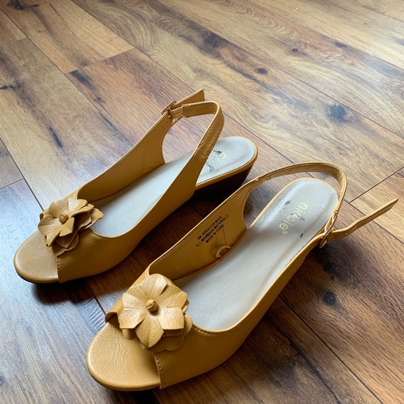 Adorable Yellow Dress Sandals - Picture 2 of 8